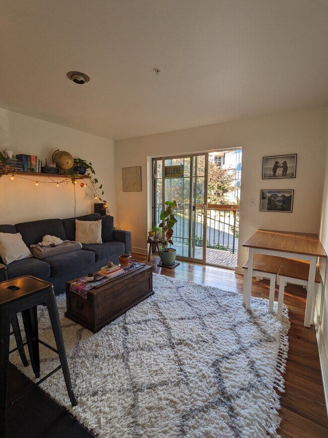 700 E Denny Way, Unit 311 in Seattle, WA - Building Photo - Building Photo