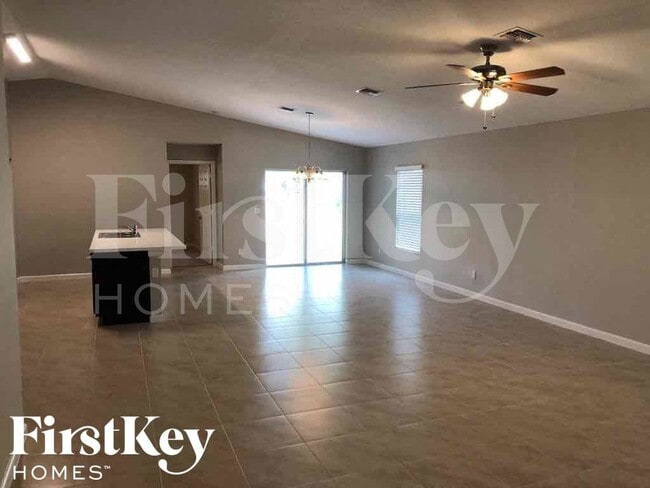 4162 SW Muncie St in Port St. Lucie, FL - Foto de edificio - Building Photo