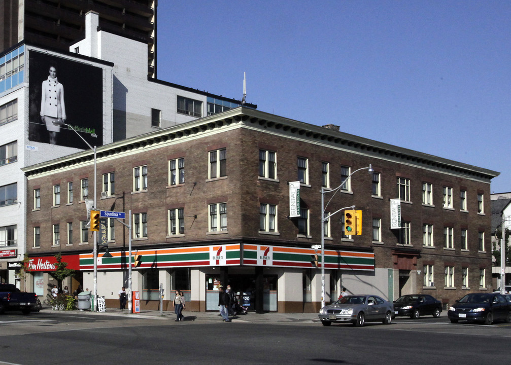 York Apartments in Toronto, ON - Building Photo