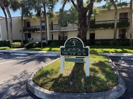 7340 NW 1st St in Plantation, FL - Building Photo