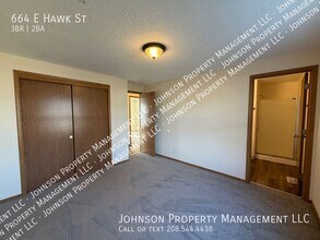 664 E Hawk St in Meridian, ID - Foto de edificio - Building Photo