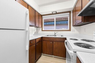 2945 SE Washington St in Portland, OR - Building Photo - Building Photo