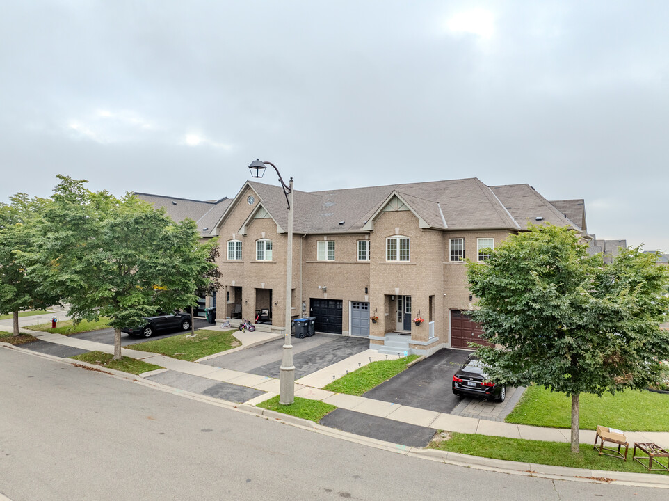 21-31 Evanwood Cres in Brampton, ON - Building Photo