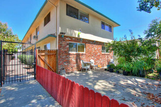 3333 V St in Sacramento, CA - Building Photo - Primary Photo