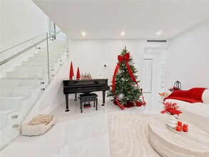 927 SW 18th Ave in Miami, FL - Building Photo - Building Photo