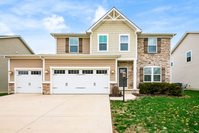 245 Ensigns Ln in Lewis Center, OH - Foto de edificio - Building Photo