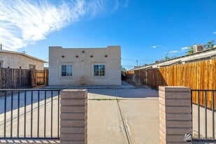 564 S Madison Ave in Yuma, AZ - Building Photo