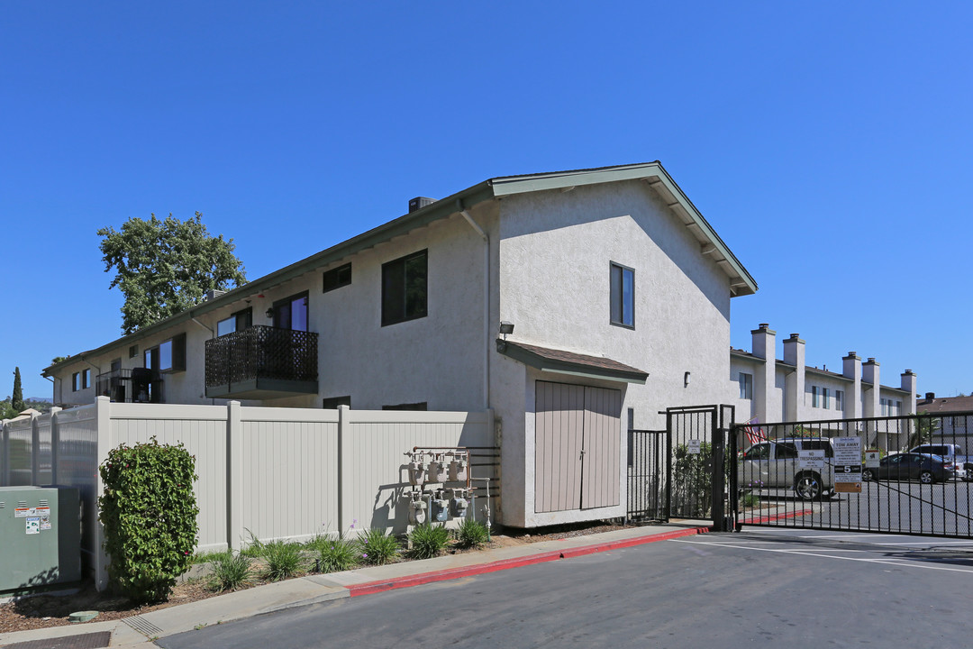 Lindo Lake Townhomes in Lakeside, CA - Building Photo