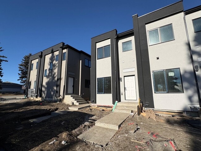 property at 920-935 35 St SE