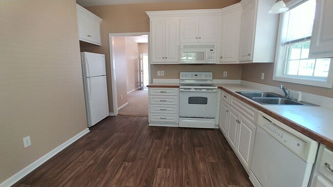 property at 1206 Stoneridge Ln