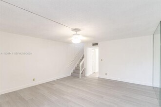 5209 SW 40th Ave in Fort Lauderdale, FL - Building Photo - Building Photo