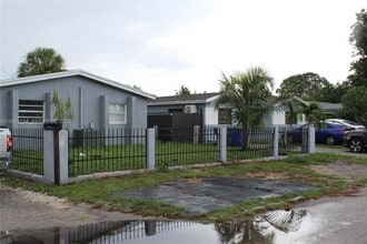 6651 Custer St in Hollywood, FL - Building Photo - Building Photo