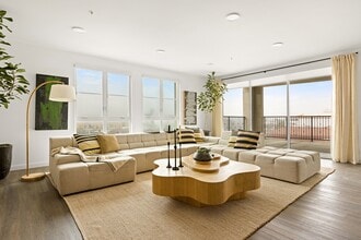 Eddy Redondo Residences in Redondo Beach, CA - Foto de edificio - Building Photo