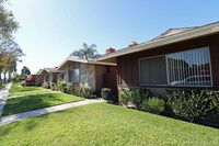 Garden Villas in Anaheim, CA - Foto de edificio - Building Photo