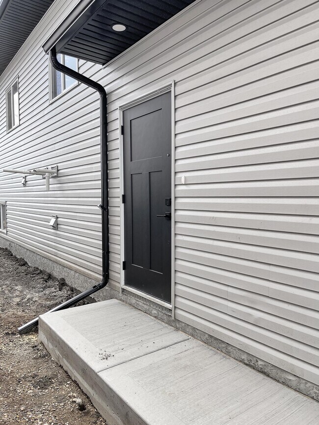12029 77 Ave in Grande Prairie, AB - Building Photo - Building Photo