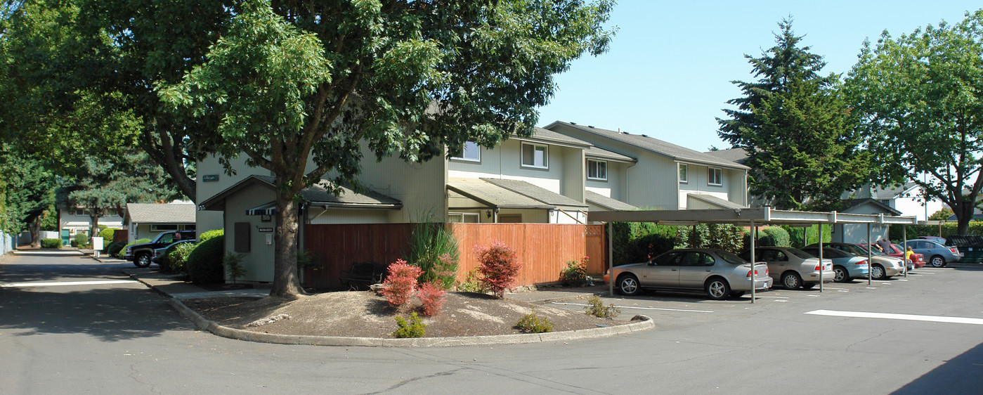 Cascadian Village Townhomes in Salem, OR - Building Photo