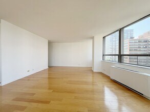 5701 N Sheridan Rd in Chicago, IL - Building Photo - Building Photo