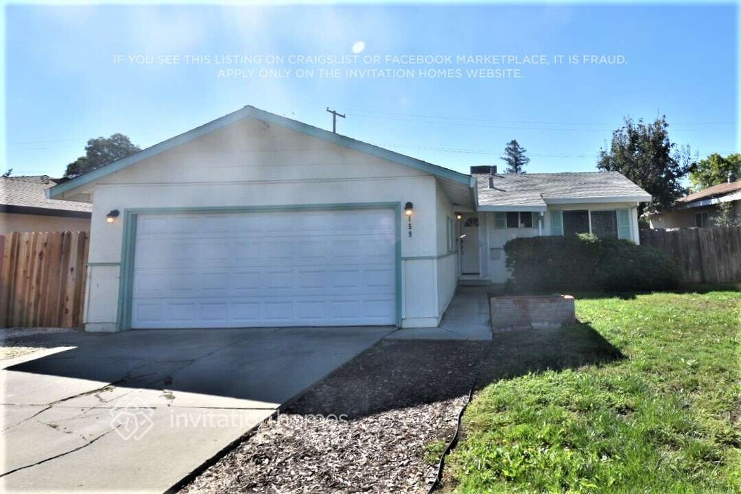 159 W Woodland Ave in Woodland, CA - Building Photo