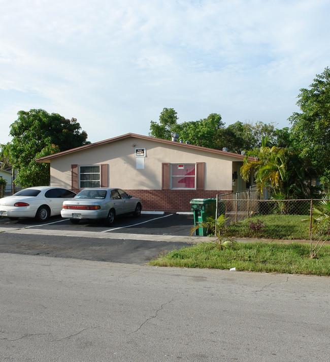 5200 NW 16th St in Fort Lauderdale, FL - Building Photo - Building Photo