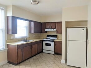 1102 Broadway, Unit 1 in Somerville, MA - Building Photo - Building Photo