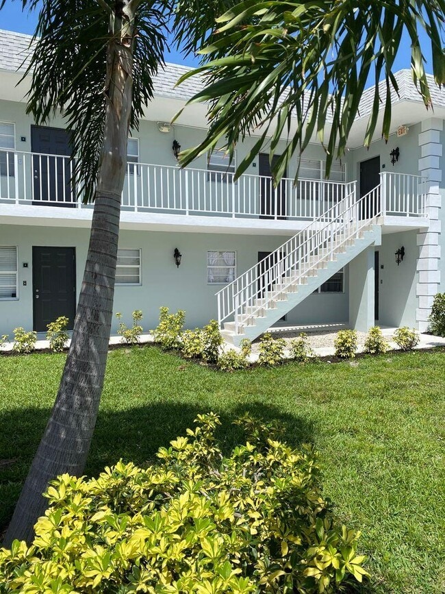 480 W Camino Real in Boca Raton, FL - Building Photo - Building Photo