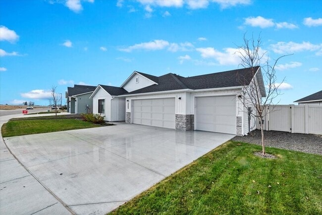 2869 N Arroyo Vis Wy in Kuna, ID - Building Photo - Building Photo