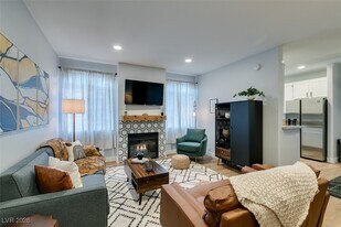 75 N Valle Verde Dr in Henderson, NV - Building Photo