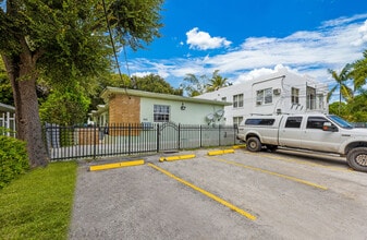 765 NE 126th St in Miami, FL - Building Photo - Building Photo