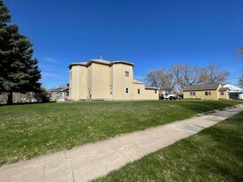 420 E 6th Ave in Mitchell, SD - Building Photo