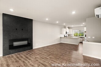 454 NE Tork Pl in Hillsboro, OR - Foto de edificio - Building Photo