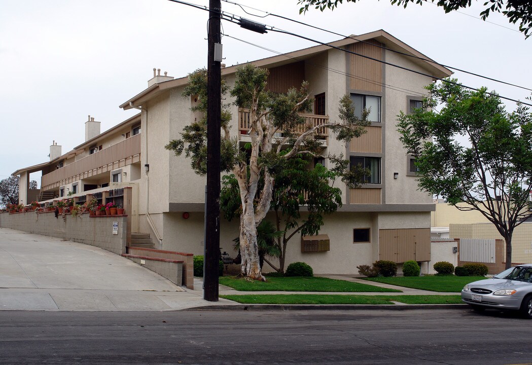 512 W Imperial Ave in El Segundo, CA - Foto de edificio