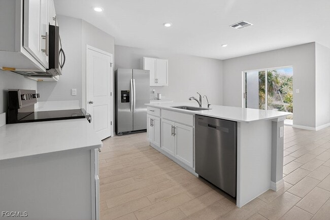 property at 553 Kingsbury Ln