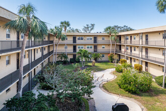 Waters Edge in Largo, FL - Building Photo - Building Photo