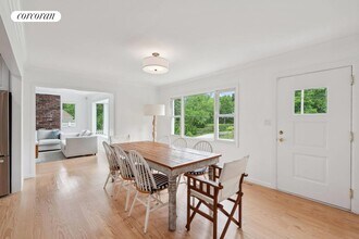 113 E Tiana Rd in Hampton Bays, NY - Building Photo - Building Photo
