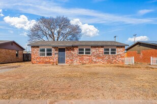 5614 44th St in Lubbock, TX - Building Photo