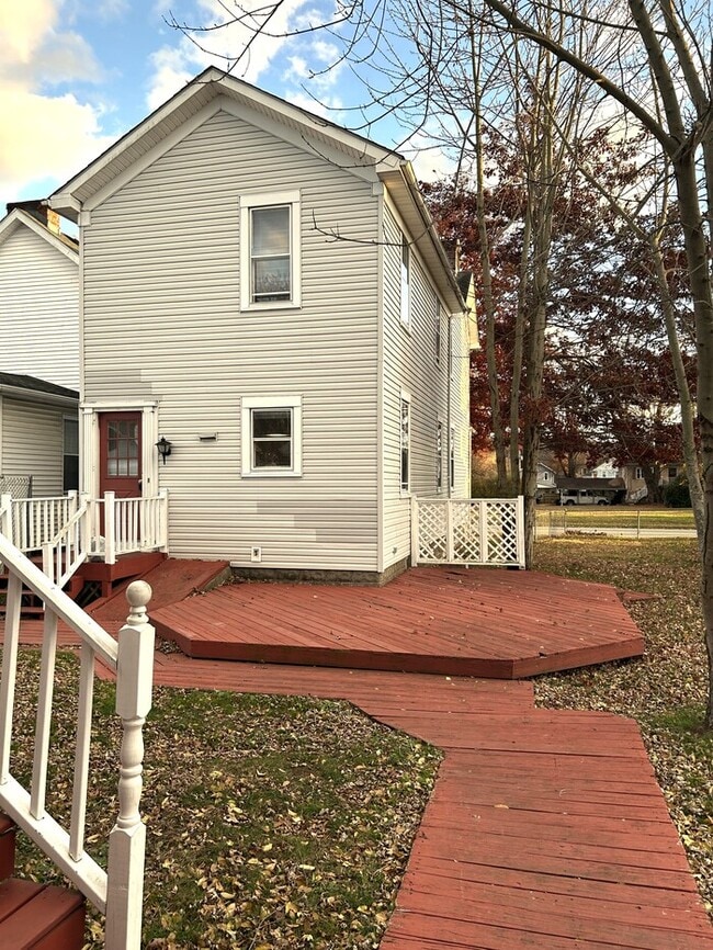 1910 1st St in Moundsville, WV - Building Photo - Building Photo
