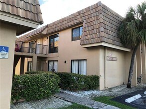 10880 Royal Palm Blvd in Coral Springs, FL - Building Photo - Building Photo