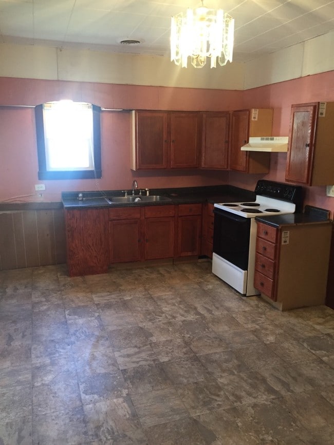 property at 301 S Elm St