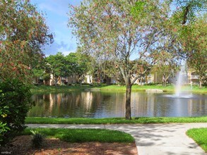 3874 Lyons Rd-Unit -Apt 201 in Coconut Creek, FL - Foto de edificio - Building Photo
