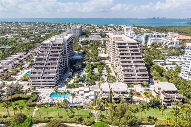 251 Crandon Blvd, Unit 428 in Miami, FL - Foto de edificio