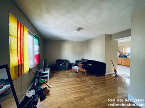 19 Highgate St, Unit 19 in Boston, MA - Foto de edificio - Building Photo