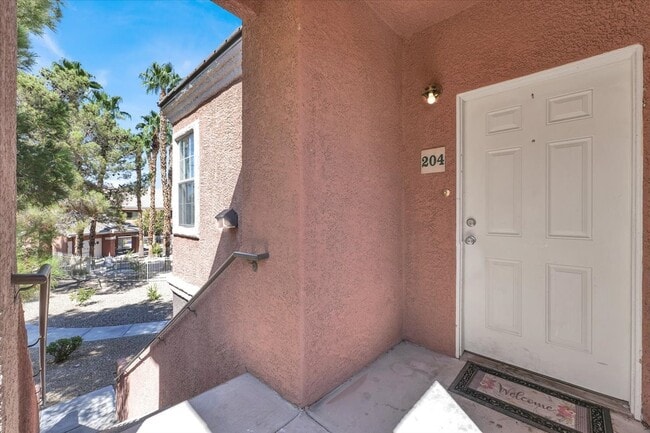 7624 Pacific Hills Ave in Las Vegas, NV - Building Photo - Building Photo