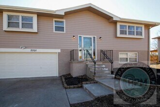 2201 Thomas Dr in Bellevue, NE - Building Photo - Building Photo