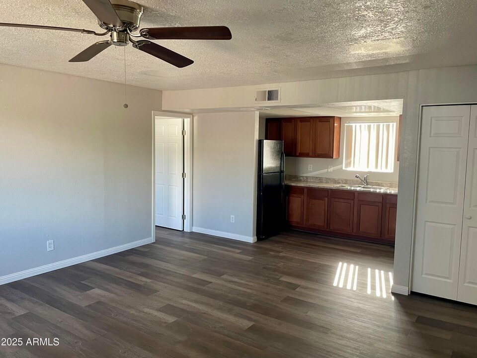 2301 N 28th St in Phoenix, AZ - Building Photo