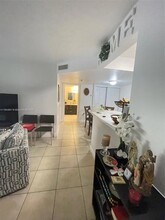 7160 NW 179th St, Unit 103 in Hialeah, FL - Building Photo - Building Photo