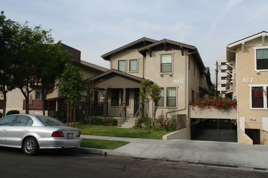 415 E Elk Ave in Glendale, CA - Building Photo