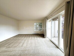 5812 SE Milwaukie Ave-Unit -5812-5 in Portland, OR - Building Photo - Building Photo
