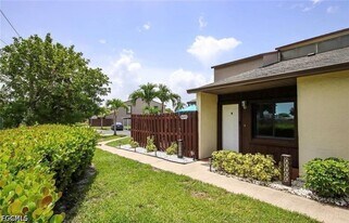 8849 Somerset Blvd in Ft. Myers, FL - Building Photo