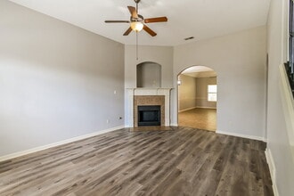 305 Garden Springs Dr in Oakland, TN - Building Photo - Building Photo