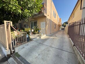 6656 Lemp Ave in North Hollywood, CA - Foto de edificio - Building Photo